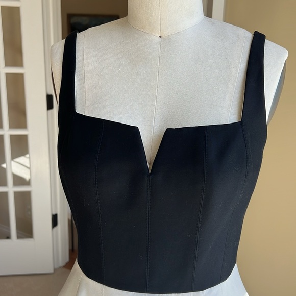 Absolutely stunning HALSTON Heritage Evening collection - Picture 2 of 11